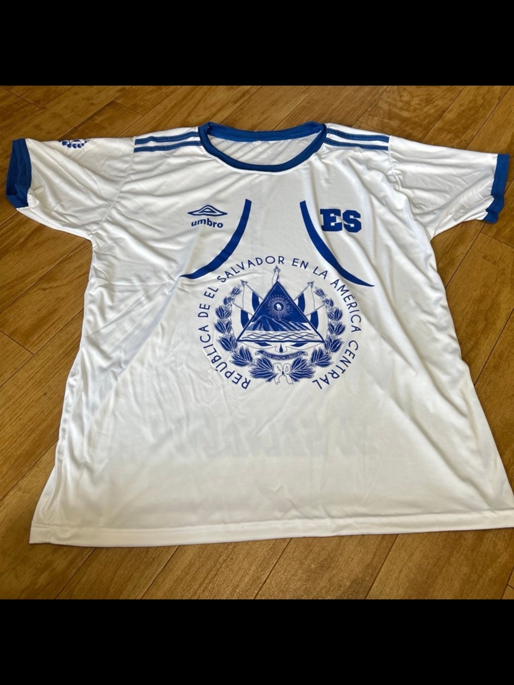 Umbro Soccer Jersey - El Salvador size xxl but fit like xl